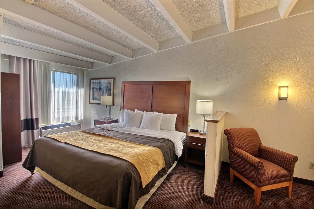 Comfort Inn & Suites Madison - Airport Zewnętrze zdjęcie